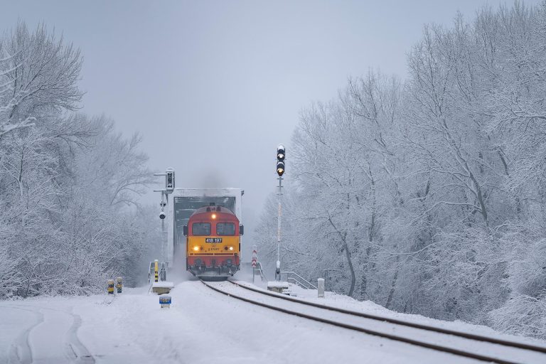 Hétfő hajnalban megindulhatott a vonatközlekedés Cegléd és Abony között