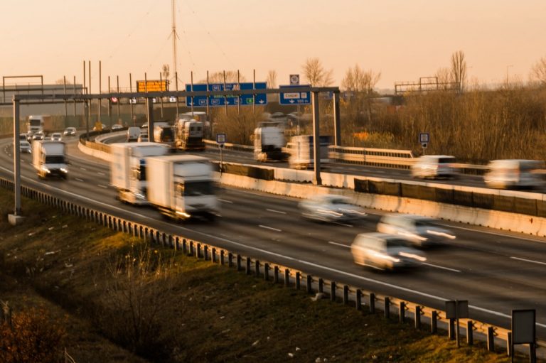 Több mint egymilliárd forint maradt a magyar autósok zsebében