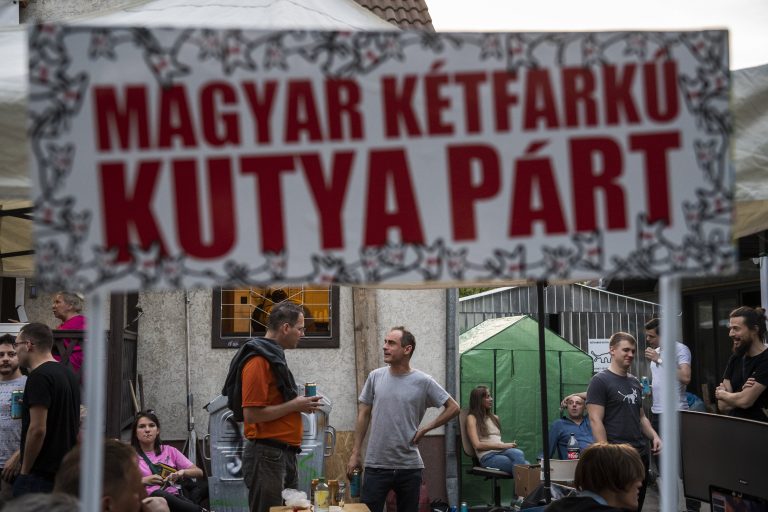 Legalizálná a marihuánát a Magyar Kétfarkú Kutya Párt