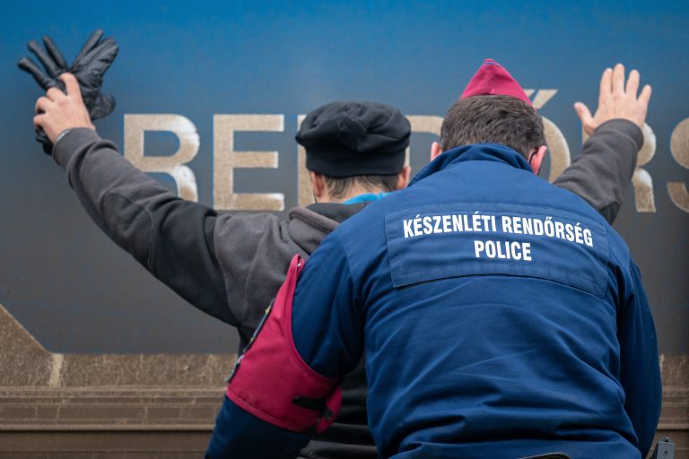 Kamu házkutatásra szakosodott bűnbanda bukott le