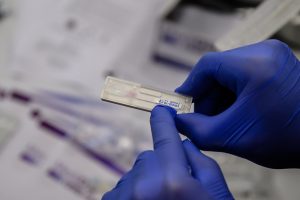 Rengeteg antigén gyorstesztet kapnak a háziorvosok a Covid-betegek kiszűrésére