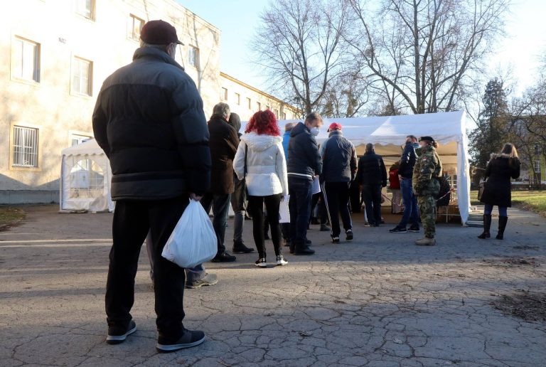 Nincs szükség arra, hogy a háromszorosan oltott magyarokat korlátozzák