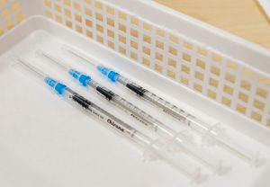 Itt vannak a friss vírusadatok: 15 ezer felett az új fertőzöttek száma, 71-en elhunytak