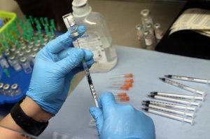 Itt vannak a legújabb vírusadatok: 15 957 új fertőzöttet igazoltak, 65 beteg elhunyt