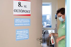 Kásler szerint számolni kell a negyedik oltás szükségességével, de mikor vesszük fel?