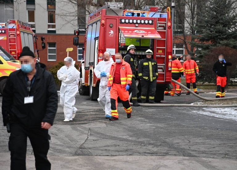 Lángok csaptak fel a budapesti Szent Imre kórházban, megkezdték az életmentést