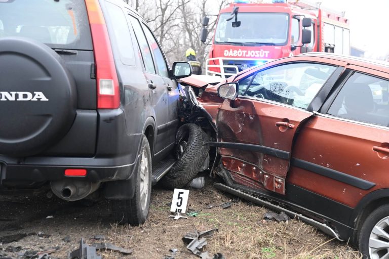 Halálos baleset történt az 51-es úton Dunavarsánynál (képek)