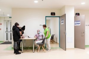 Friss vírusadatok érkeztek: közel 20 ezer új fertőzött, 157-en vannak lélegeztetőgépen