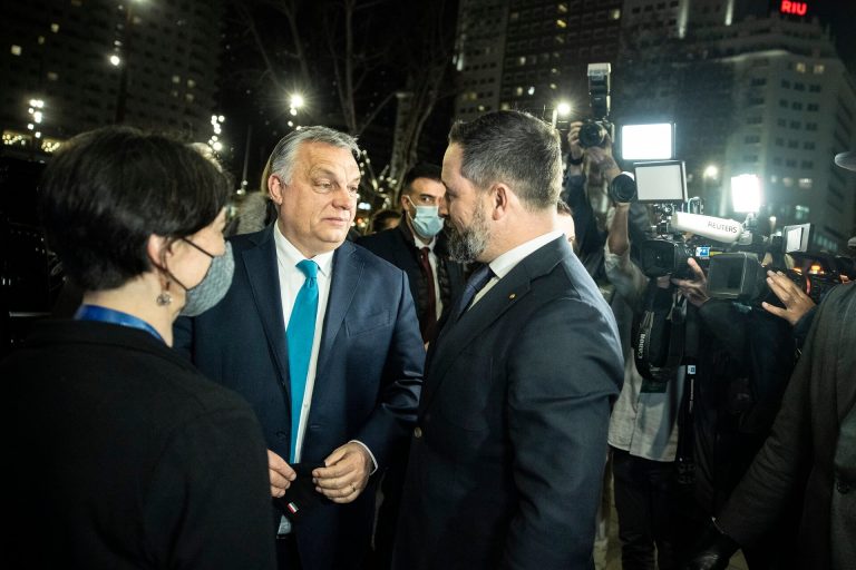 Orbán Viktor Párizs felé veszi az irányt