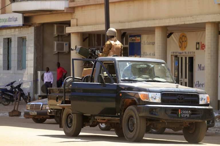 Több laktanyában is heves lövöldözés volt Burkina Fasóban