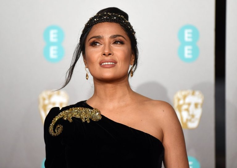 Salma Hayek bombasztikus dekoltázsa minden képzeletet felülír és felülmúl