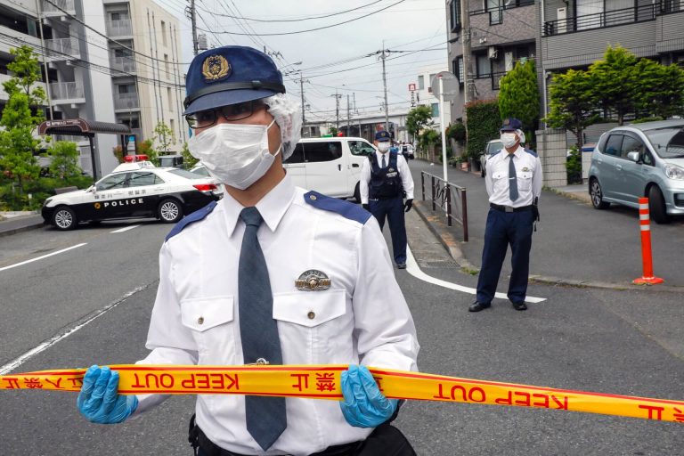 Késelés egy egyetemi felvételi közben Tokióban, több diák megsérült
