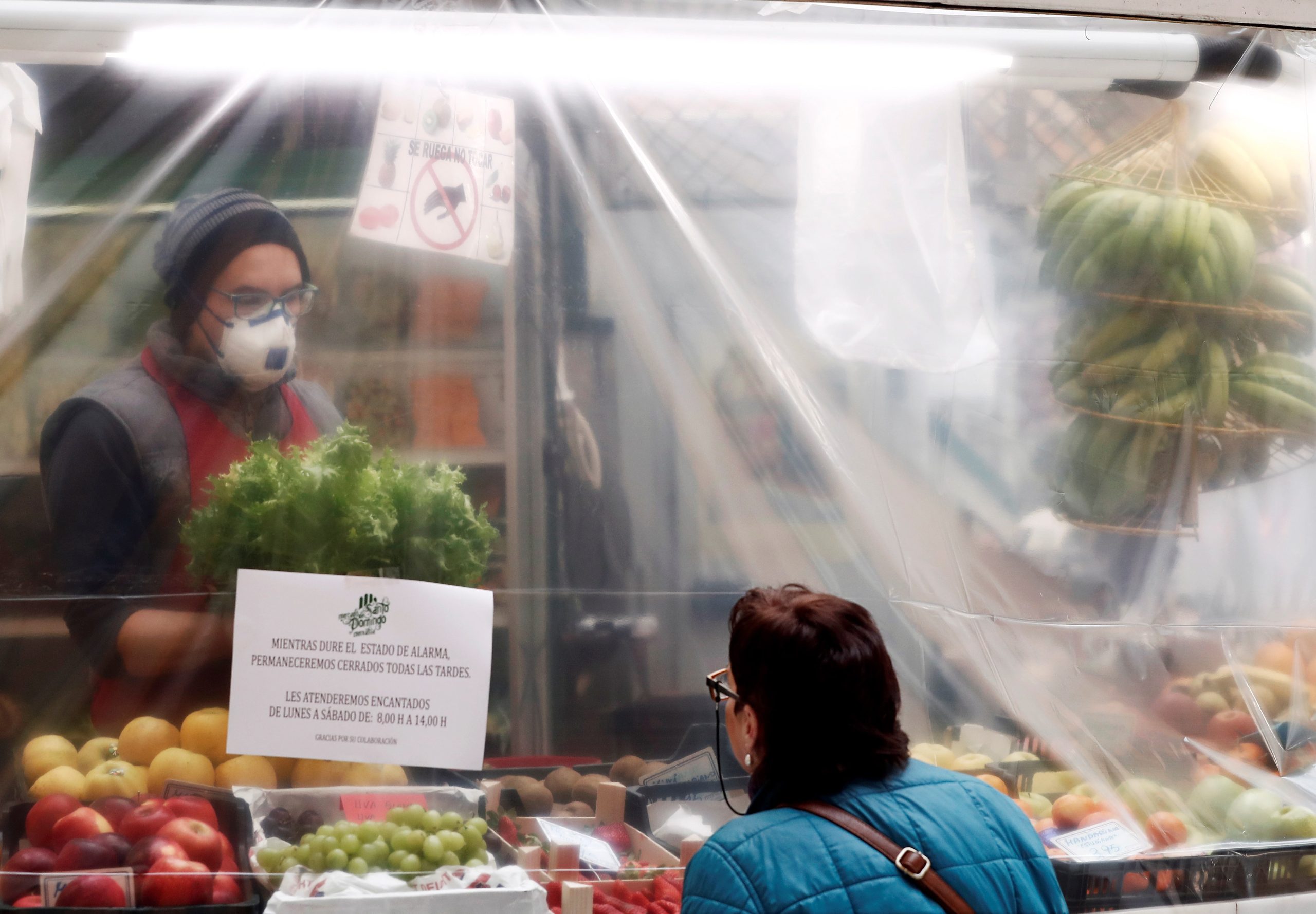 Franciaországban betiltják a zöldségek és gyümölcsök műanyag csomagolását