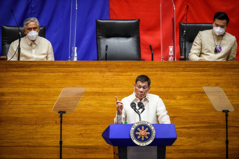 Duterte: „Öljetek meg, börtönözzetek be, de én bocsánatot kérni ugyan nem fogok”