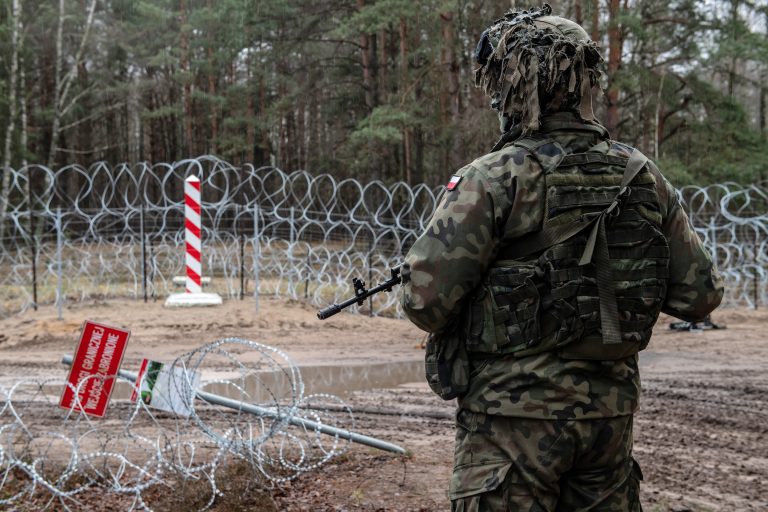 Lövöldözés történt a nyugati határnál, embercsempészt keres a hatóság