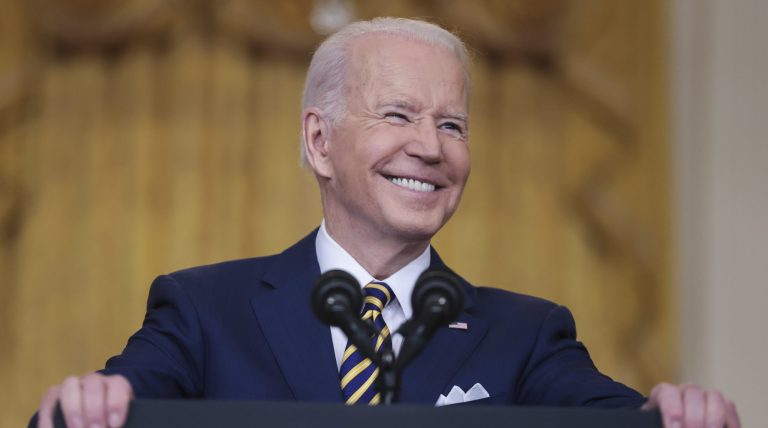 Biden fenyegetései az ukránokat és az amerikaiakat sem győzik meg