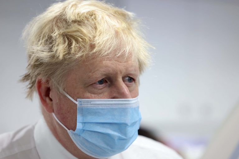 Zsarolással vádolják a brit kormányt, Boris Johnson belebukhat a botrányba