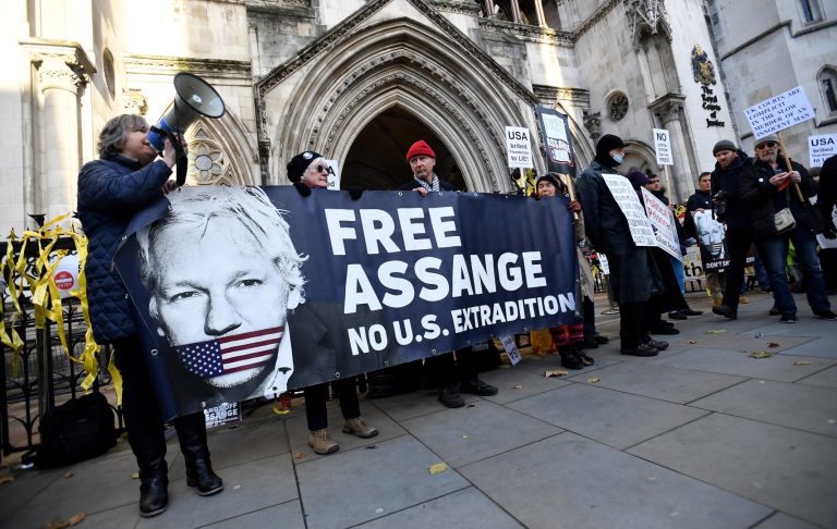 Menedéket adna egy ország Julian Assange-nak