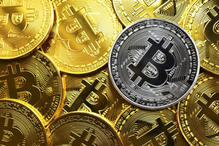 Bezuhant a bitcoin árfolyama, szeptember óta nem volt ennyire gyenge