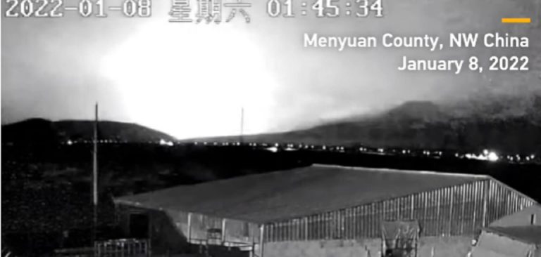 Titokzatos fényvillanást vettek videóra Kínában a nagy földrengés előtt