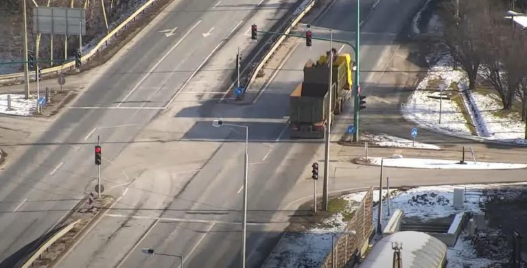 Levegőben magyar rendőrségi drón: úgy mentek át a piroson, mint más a zöldön (videó)