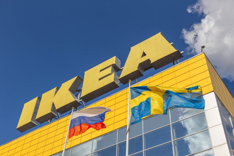 Rosszul jártak az IKEA oltatlan dolgozói, kevesebb táppénzt kapnak, mint az oltottak