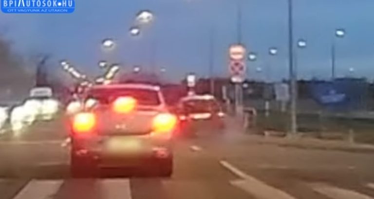 Döbbenetes, amit az Opel Astra vezetője csinált a Nagybani piacnál (videó)