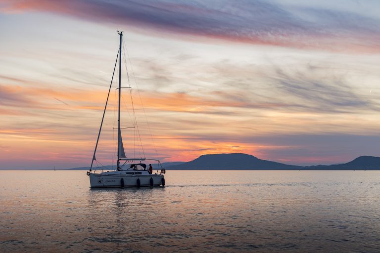 Itt a fény az alagút végén? Megoldódni látszik a balatoni turizmus helyzete