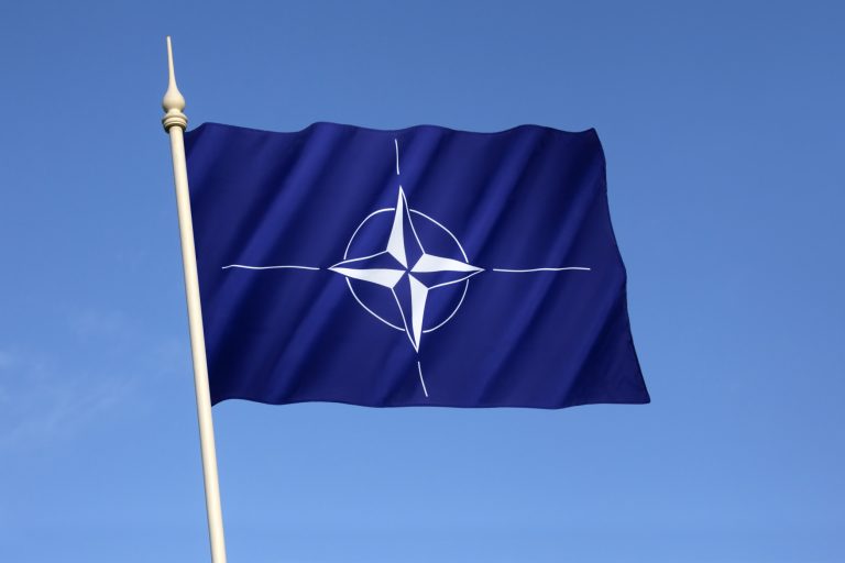 A NATO hajókat és repülőgépeket telepít Kelet-Európába az ukrán válság miatt