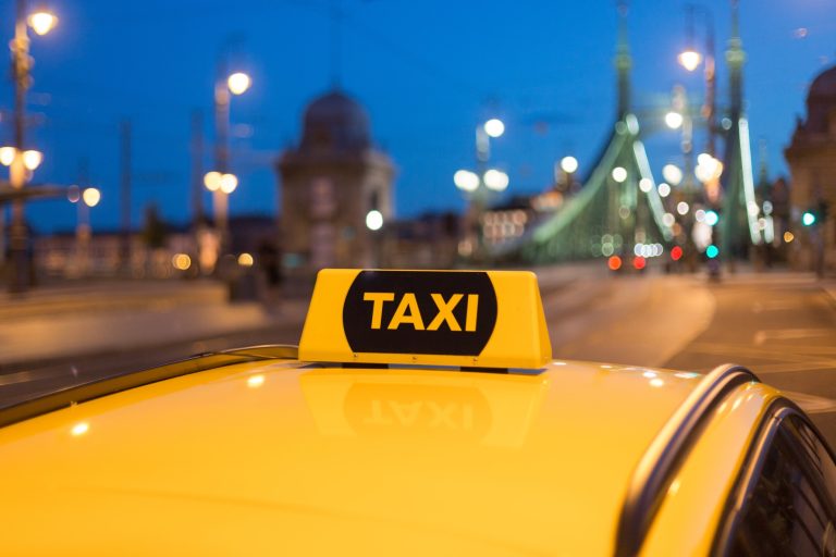 Jelentős visszaesés a taxisoknál, az adatok is ezt bizonyítják