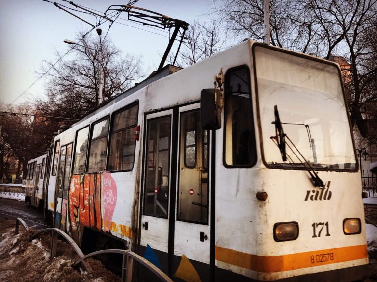 Bukarestben már második napja nincs felszíni tömegközlekedés