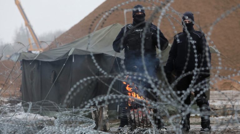 Migránsjogi aktivisták csaptak össze a rendőrséggel a lengyel-német határnál (videóval)