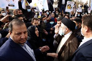 Már az iráni hadsereg is aggódik, hogy „társadalmi robbanás” jöhet