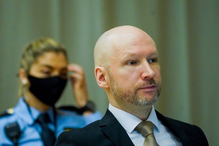 Ítéletet hozott a bíróság, Anders Breivik marad a börtönben