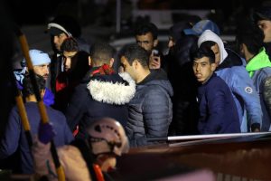 Oknyomozás: hamis igazolványokkal üzletelő bűnszervezetek segítenek ISIS-tagoknak Európába jutni