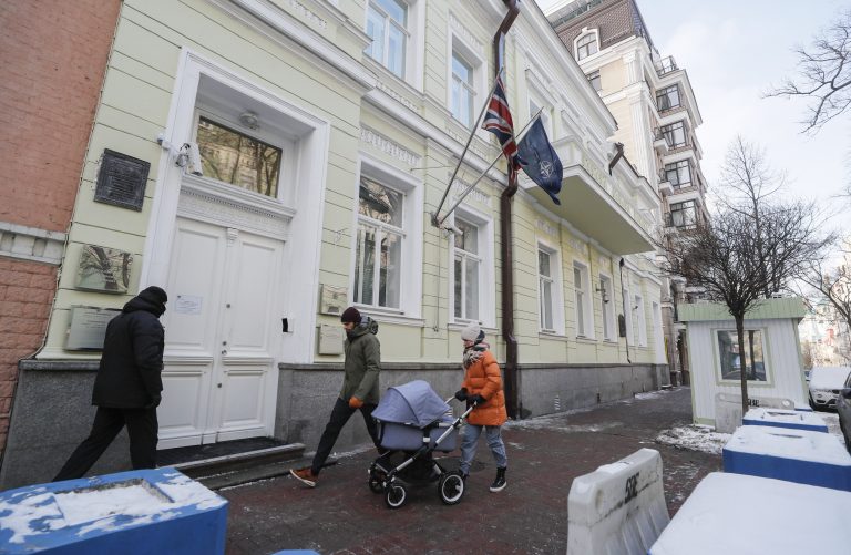 „A felelőtlen brüsszeli bürokraták megvetéssel kezelik Kijevet”