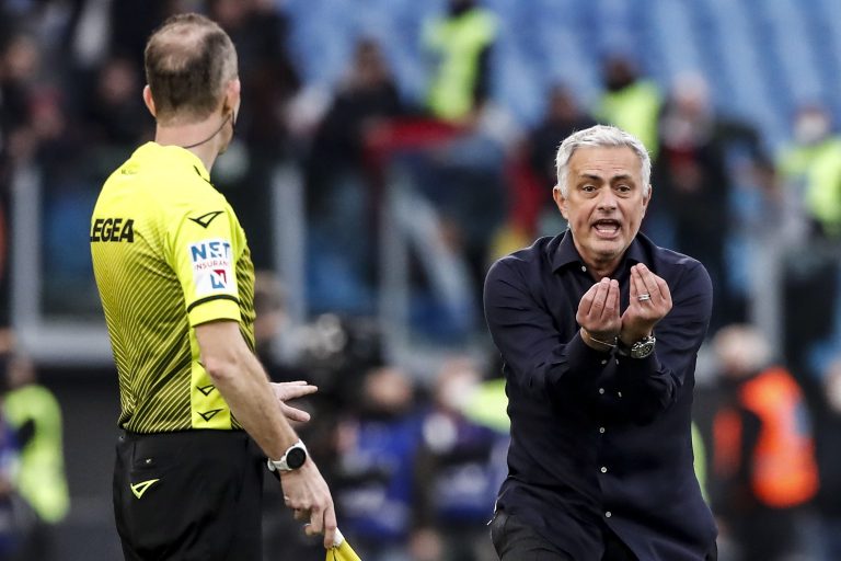 Mourinho kiakadt a VAR-ra, miután győztes góltól fosztotta meg a Romát