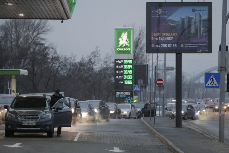 Elárasztották a videók a közösségi médiát, így néz ki a helyszínről az orosz invázió