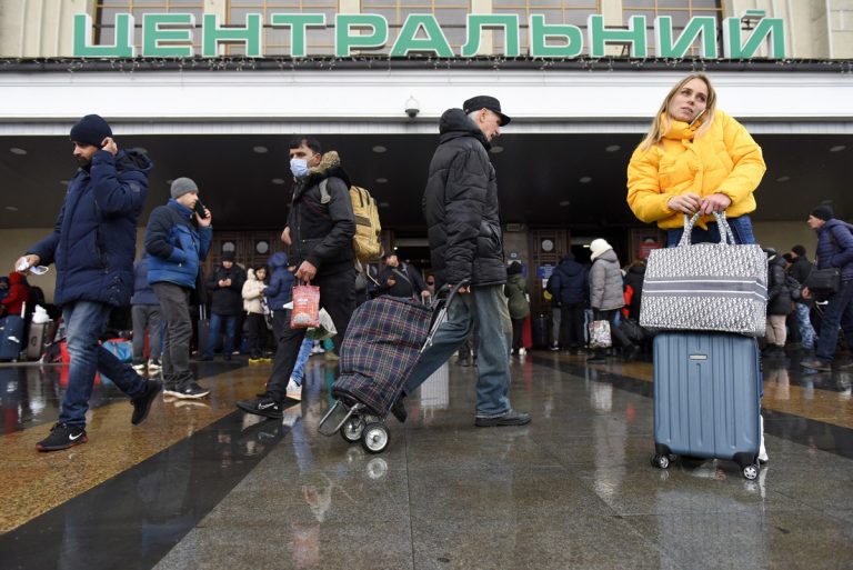 Bombázások hangjára ébredtek az ukránok – megszólaltak a menekülő civilek