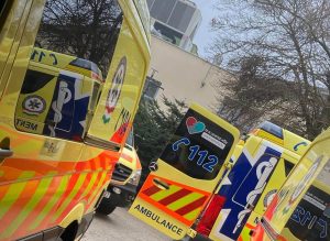 „Miért így állt a mentőautó a rakparton?“ Parkolás miatt panaszolták be a mentőst