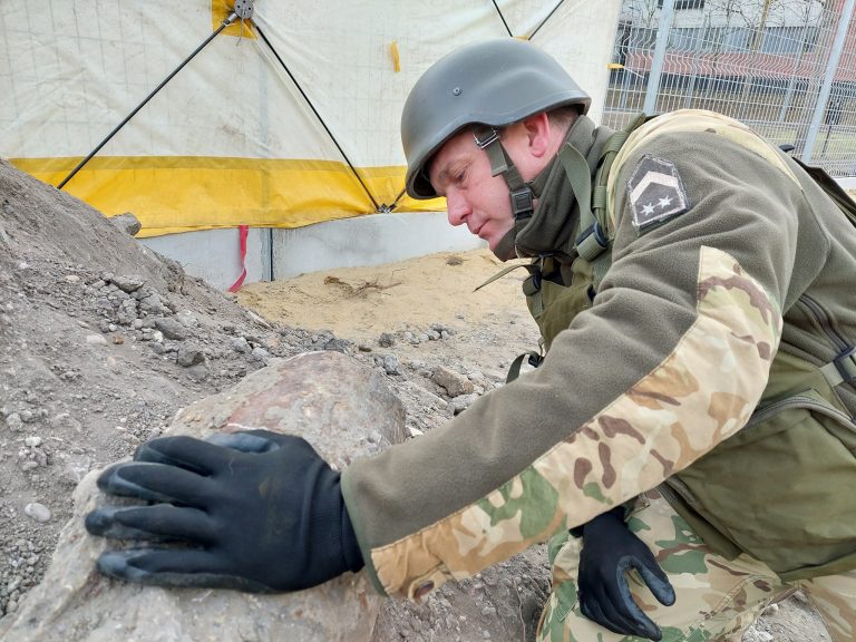 Közelről a második világháborús szovjet bomba Óbudáról