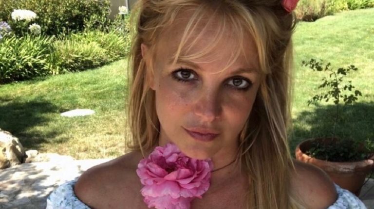 Hajnali ébresztő: Britney Spears túlfűtött szexi tánca (videó)