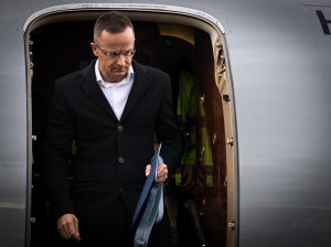 Szijjártó újabb magyar evakuációs akciót jelentett be