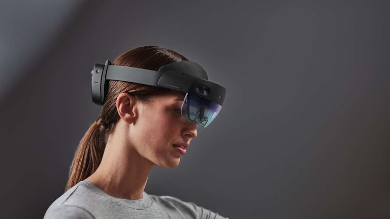 Halottnak hitték a Microsoft okosszemüvegét, a redmondiak szerint folytatódik a HoloLens fejlesztése