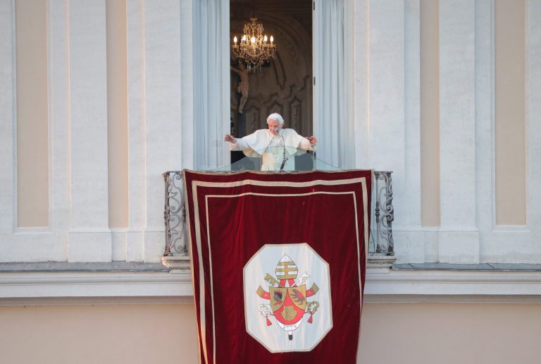 XVI. Benedek pápa bocsánatot kért a szexuális zaklatási ügyekkel kapcsolatban