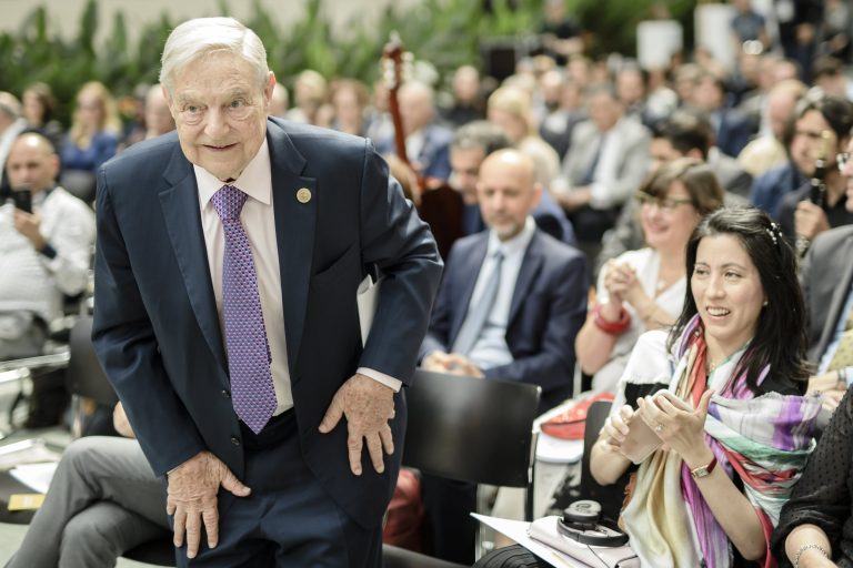 Soros György figyelmeztet: Kína gazdasági válsággal néz szembe