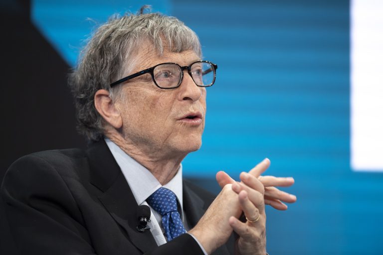 Bill Gates arról ír új könyvében, hogyan számoljunk le örökre a járványokkal