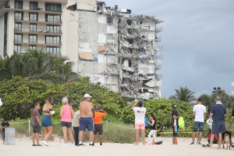 A Miamiban leomlott lakókomplexum egy aggasztó veszélyt tárt fel: sós víz tör fel a föld alól