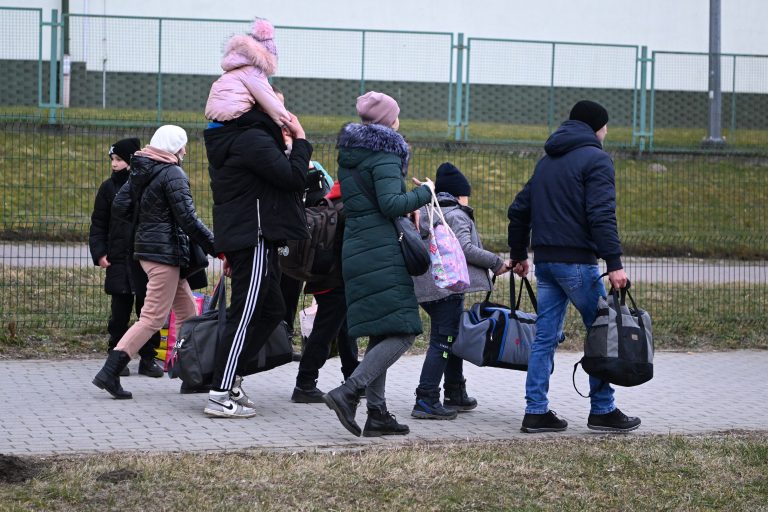 Egyre többen menekülnek a háború elől, csak Lengyelország 100 ezer menekültet fogadott