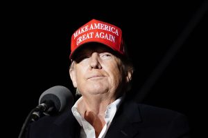 Trump szigorúan titkos dokumentumokat vitt magával a floridai rezidenciájára